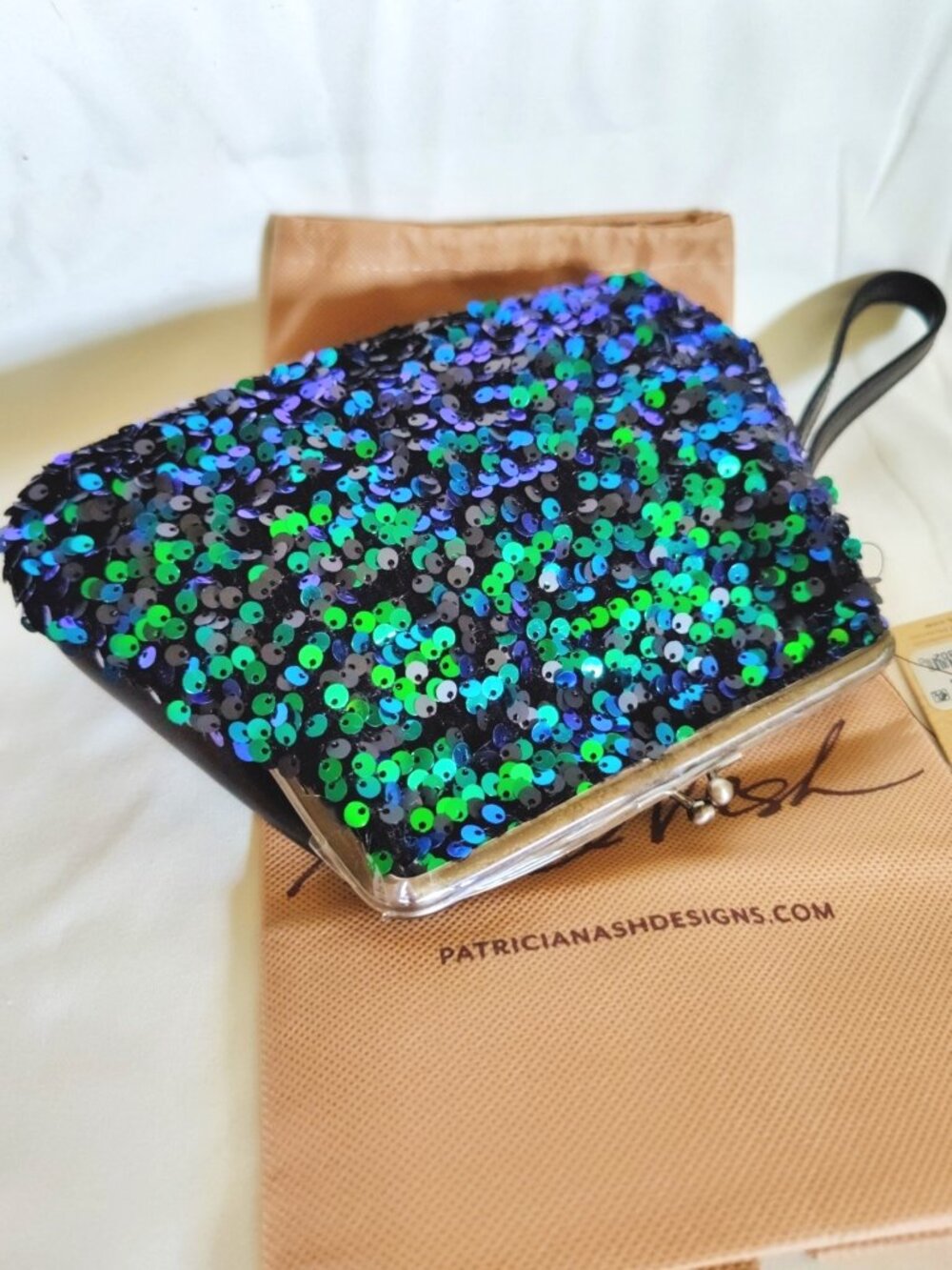 Patricia Nash Savena Frame Kisslock Sequins & Leather Wristlet Clutch in Green - Picture 9 of 13
